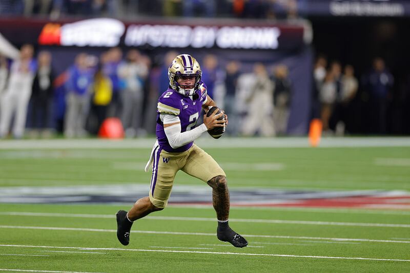 Washington Huskies quarterback Demond Williams Jr. (2) scrambles out of the pocket during the LA Bowl