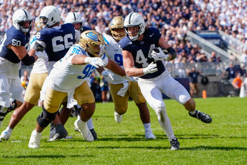 Penn State Nittany Lions Tight End Tyler Warren (44) runs with the ball against UCLA Bruins Defensive Lineman Siale Taupaki