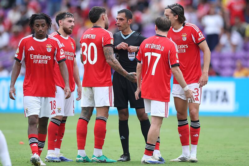 Players of SL Benfica discuss with referee Salman Falahi during the FIFA Club World Cup 2025 group C match